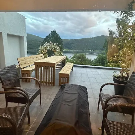By The Fjord, With Boat And Jacuzzi Included * Larsnes