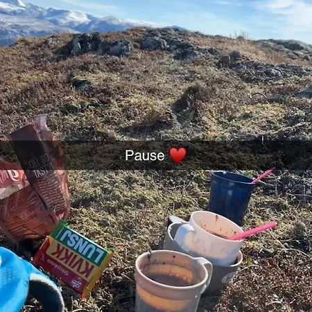 By The Fjord, With Boat And Jacuzzi Included Larsnes