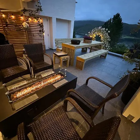 By The Fjord, With Boat And Jacuzzi Included * Larsnes