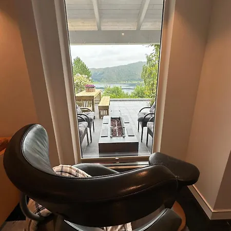 By The Fjord, With Boat And Jacuzzi Included *