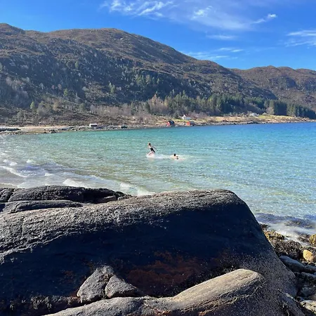 By The Fjord, With Boat And Jacuzzi Included Larsnes