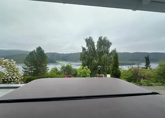 By The Fjord, With Boat And Jacuzzi Included Leilighet Larsnes