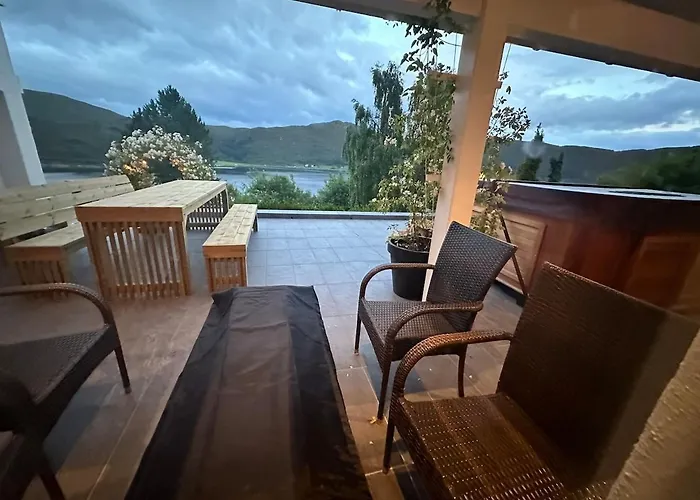 By The Fjord, With Boat And Jacuzzi Included