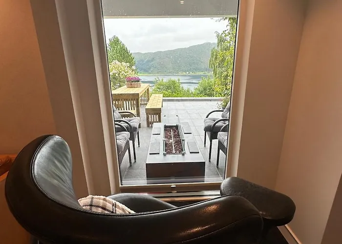 By The Fjord, With Boat And Jacuzzi Included *