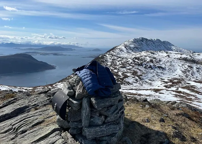By The Fjord, With Boat And Jacuzzi Included Leilighet Larsnes