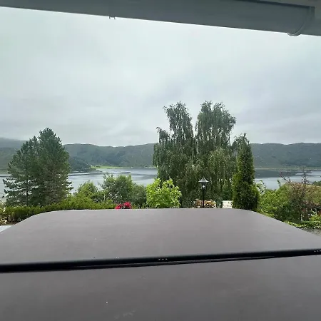 By The Fjord, With Boat And Jacuzzi Included Leilighet Larsnes